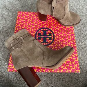 NWB Tory Burch Leigh Lug Sole Ankle Boots size 7
